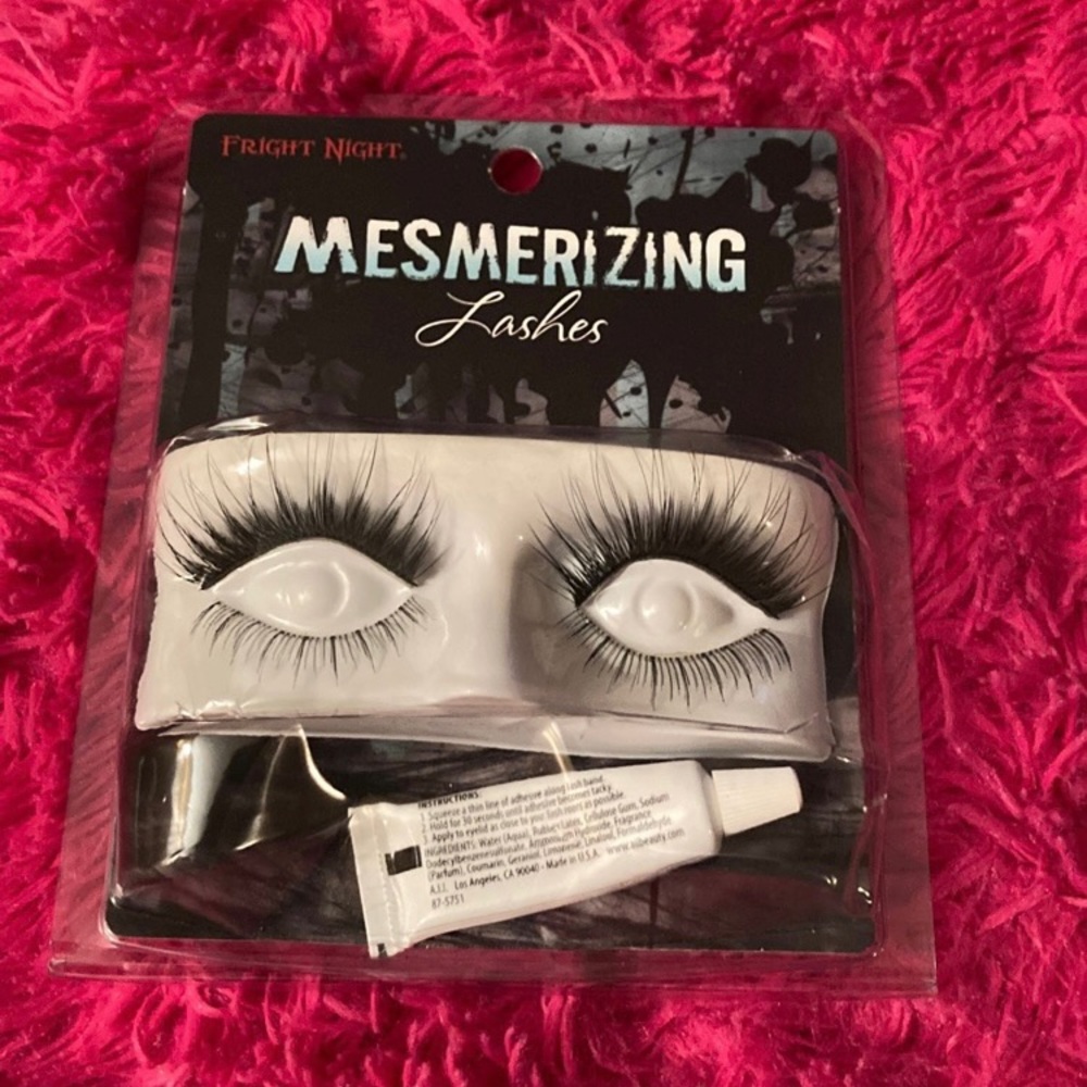 ❌SOLD on MERCARI..❌ Fright Night Mesmerizing Lashes - Picture 1 of 3
